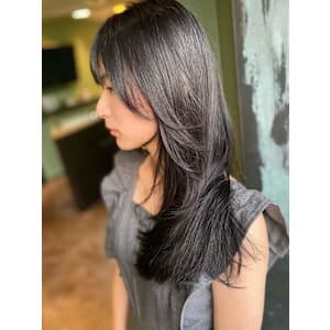 顔周りレイヤード暗髪グレージュツヤ感カラー