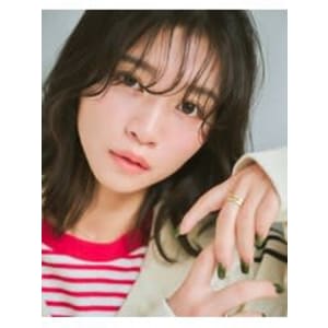 前髪ラフパーマ柔らかミディアムヘア