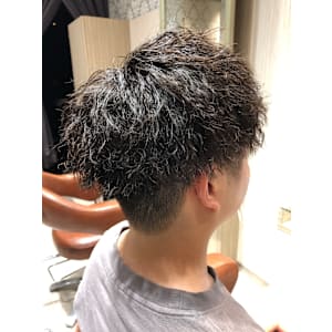 刈り上げツーブロック前下がりマッシュツイストスパイラルパーマ