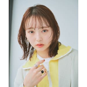 顔まわりカット×ニュアンスパーマ風スタイル