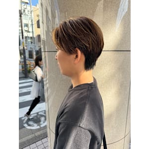 あなたの似合うがわかる！メンズセンターパート×ハイライト