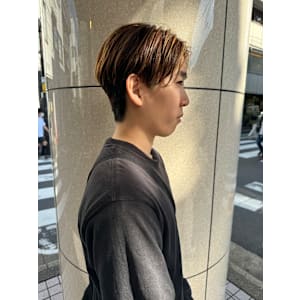 あなたの似合うがわかる！メンズセンターパート×ハイライト