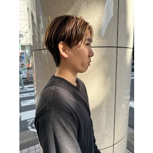 あなたの似合うがわかる！メンズセンターパート×ハイライト