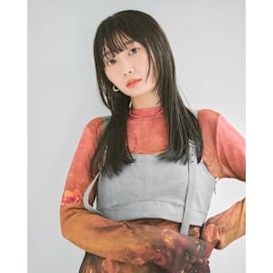 顔まわりレイヤー黒髪ナチュラルストレート