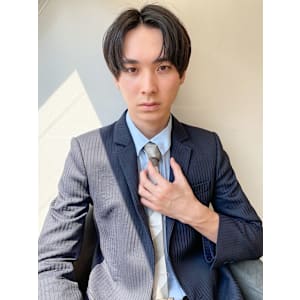 シースルーセンターパート韓国マッシュ黒髪刈り上げツーブロック