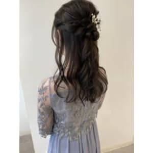 お呼ばれアレンジ♪ハーフアップ　担当/ももこ