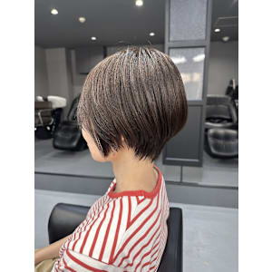 ショートヘア　くびれショート　ハンサムショート