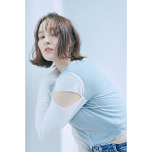 切りっぱなしボブ　ふんわりミディアム　ミルクティベージュ