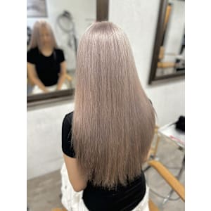 ホワイトベージュ/ベージュカラー/派手髪/ハイトーン【池袋】