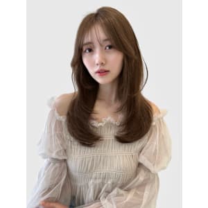 くびレイヤーエモージュ小顔カットシースルーバング大人ガーリー