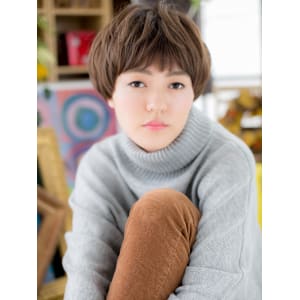 小顔前下がり韓国風束感ショートマッシュ　グレーベージュ
