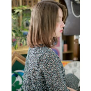 オリーブカラーで大人かわいいツヤ髪ボブディ　ハイトーンカラー