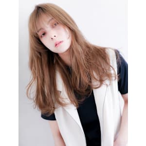 大人かわいい　ロング　ペールベージュ　前髪