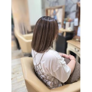 グレージュ×シャドールーツ