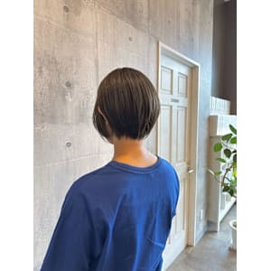 オリーブベージュ