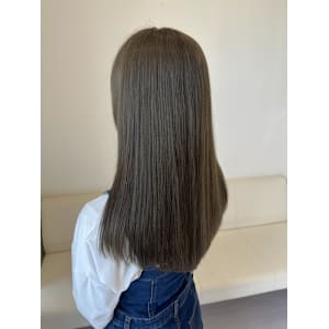 透明感のあるカーキブラウン