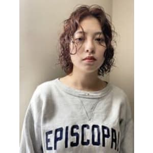 ミディアムボブのウェーブパーマ