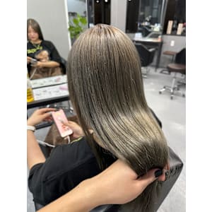 カーキベージュ　ハイトーン　ブリーチ