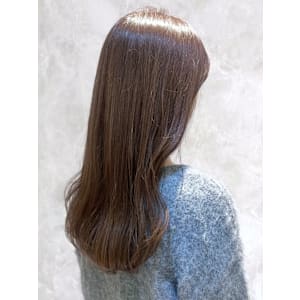 くすみベージュ　セミロング　ゆる巻き　透明感カラー