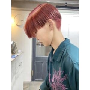 ハイトーンぱっつんショート