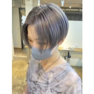 ラベンダーグレーショート／ツーブロック刈り上げショート