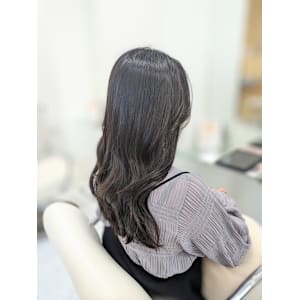 ラベンダーグレージュ フェミニンカット