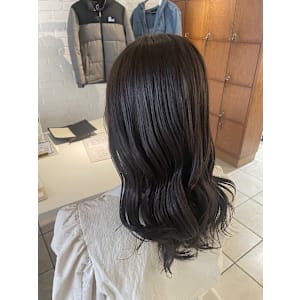 ツヤたっぷりグレージュ