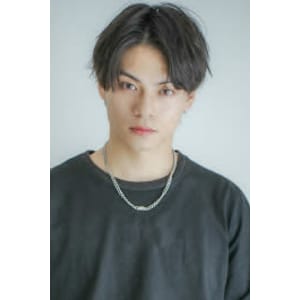 センターパートマッシュ