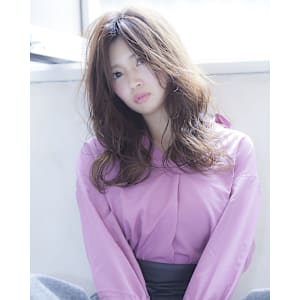 レイヤーカット　韓国風　ウェットヘア　オリーブベージュ