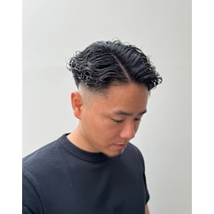 あなたの似合うが見つかる！　メンズ7:3分けニュアンスパーマ