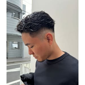 あなたの似合うが見つかる！　メンズ7:3分けニュアンスパーマ