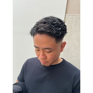 あなたの似合うが見つかる！　メンズ7:3分けニュアンスパーマ