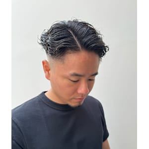 あなたの似合うが見つかる！　メンズ7:3分けニュアンスパーマ