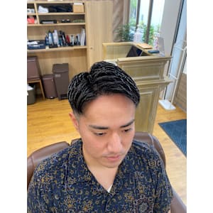 ショートヘアー　7/3分け