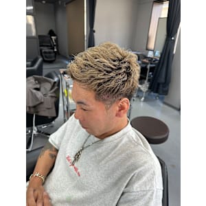 アップバング　ショート　刈り上げ