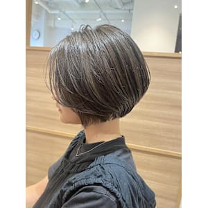 アッシュグレージュ