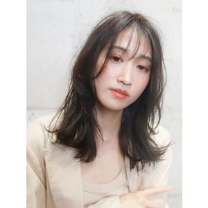 黒髪　グレージュ　ミディアムレイヤー　前髪