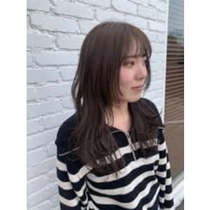 透明感ベージュ×レイヤーカット