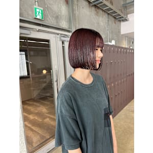 プツッとボブ×ワインレッド