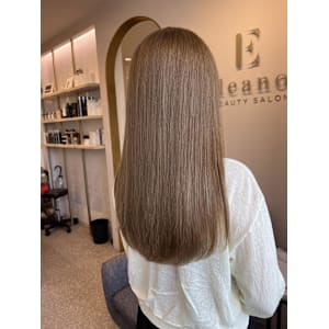 ライトベージュ