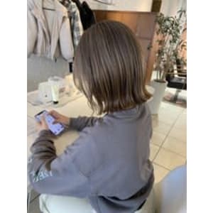 切りっぱなしボブ×透明感ベージュ