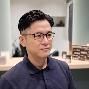 ツーブロックサイドパートスタイル