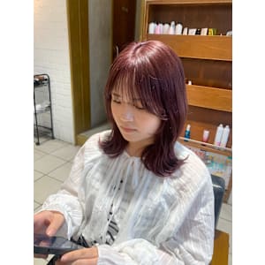 ピンクベージュ