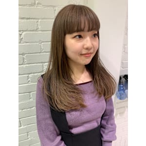 レイヤーカット×ベージュカラー