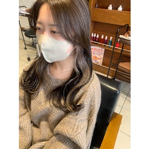 ベージュイヤリングカラー