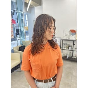 レイヤーカット/ロングパーマ/ウェットヘア