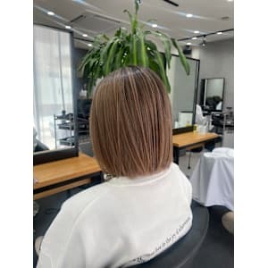 切りっぱなしボブ×ベージュ