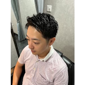 派手すぎないツーブロックスタイル