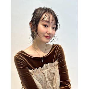 結んでも可愛いパーマヘア