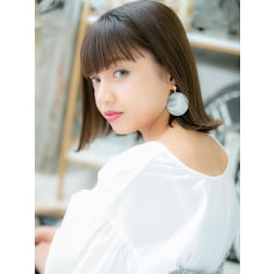 切りっぱなしが大人かわいい★外ハネ前下がりボブグレーベージュ